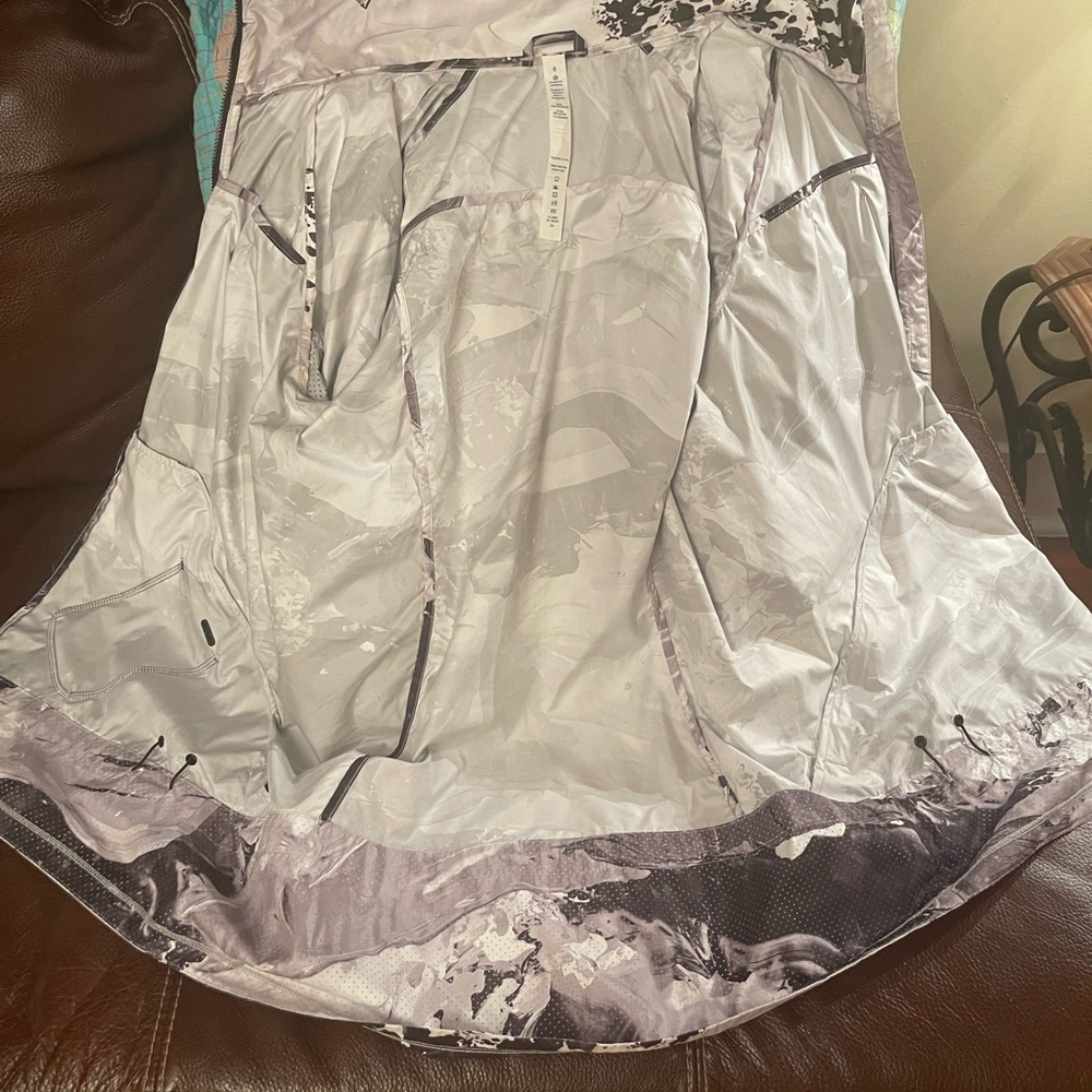 Lululemon jacket - Picture 9 of 10